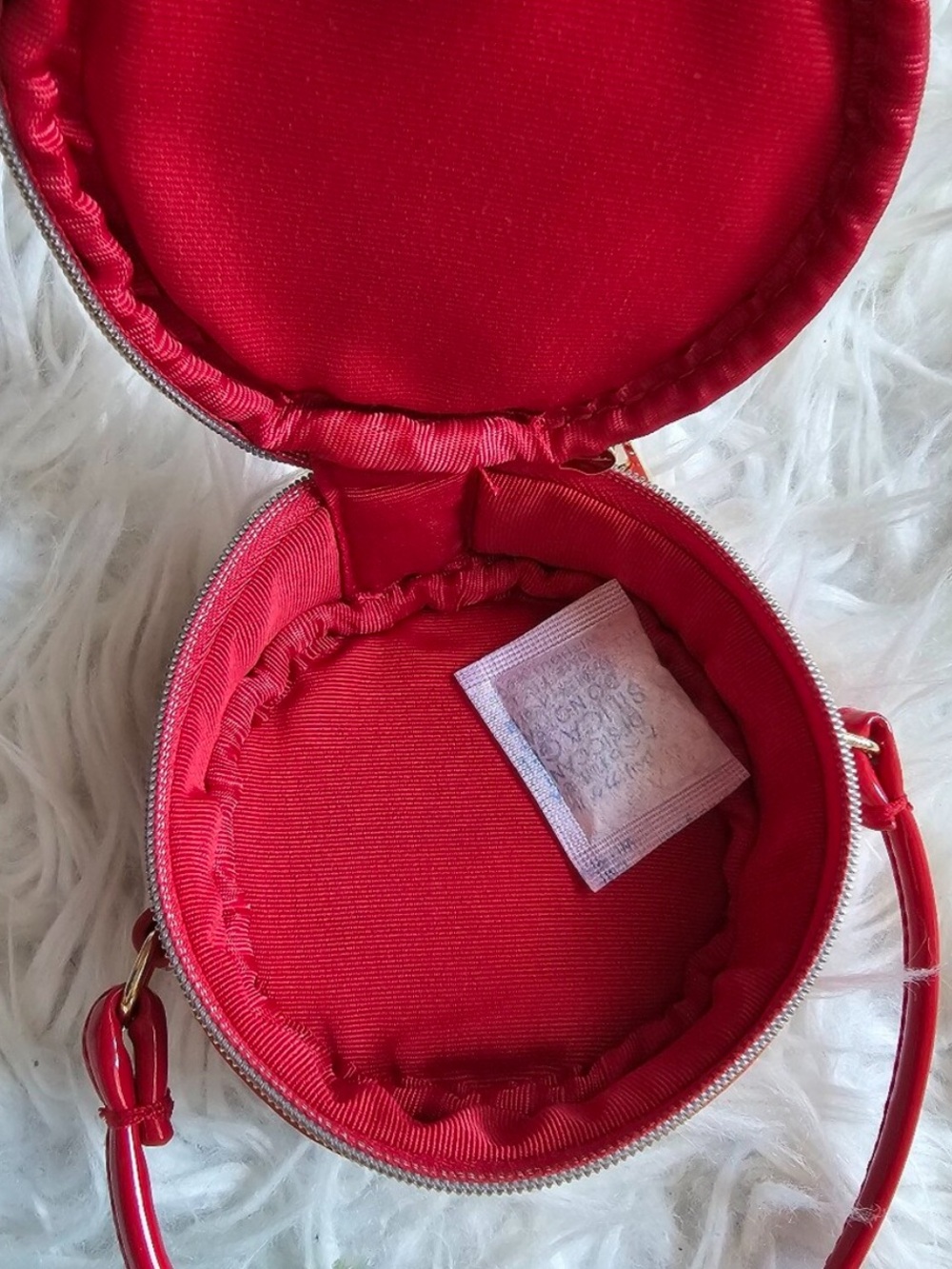 NWOT Marc Jacobs Mini Red Patent Leather Round Crossbody Bag - Picture 5 of 6